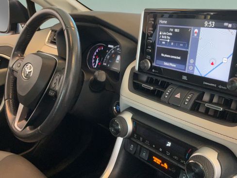 Used 2020 Toyota RAV4 Limited FWD image 48
