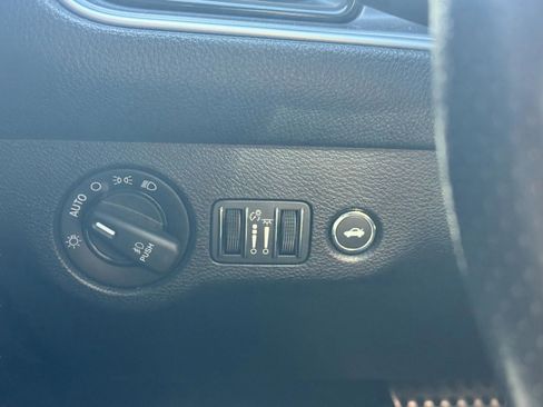 Used 2019 Dodge Challenger R/T Scat Pack w/ Plus Package RWD image 17