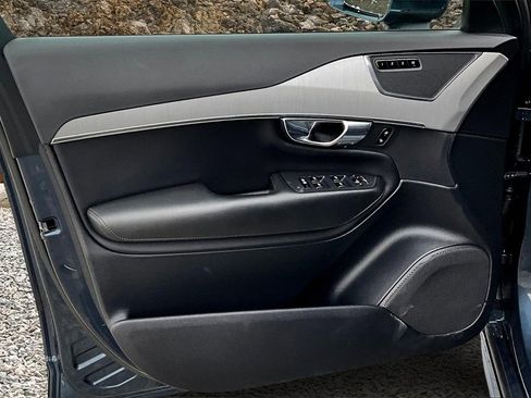 Used 2021 Volvo XC90 T5 Momentum w/ Protection Package Premier image 20