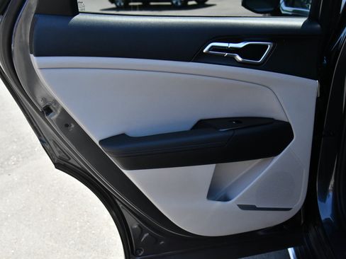 Used 2023 Kia Sportage EX FWD image 41
