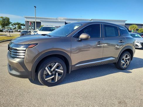 Used 2025 Nissan Kicks SV w/ Illumination Package image 8