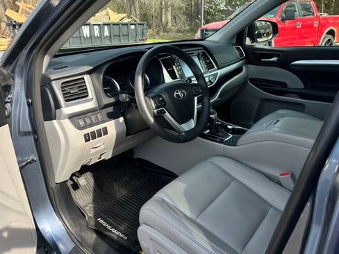 Used 2018 Toyota Highlander XLE image 7