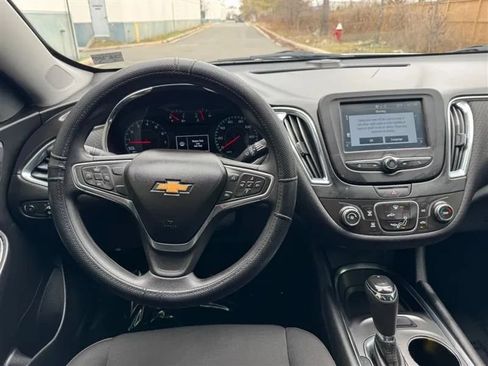 Used 2018 Chevrolet Malibu LT FWD image 35