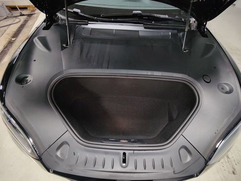 Used 2022 Tesla Model S image 4
