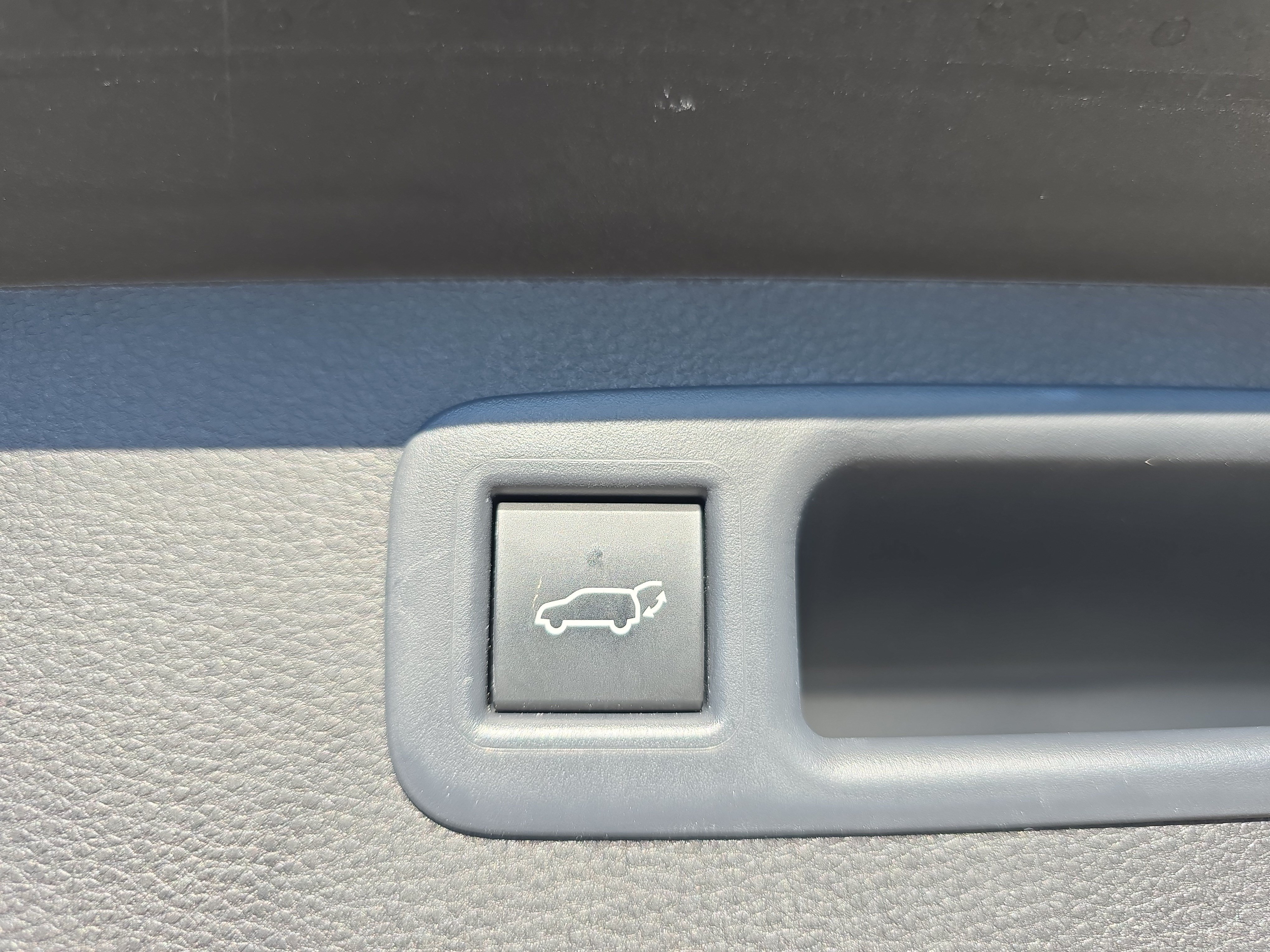 Used 2025 Toyota Highlander XLE AWD/4WD image 13