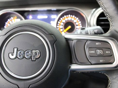 Used 2019 Jeep Wrangler Unlimited Sahara image 18