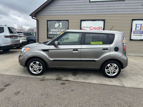 Used 2010 Kia Soul + image 8
