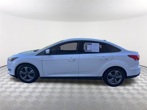 Used 2018 Ford Focus SE w/ SE Appearance Package image 8