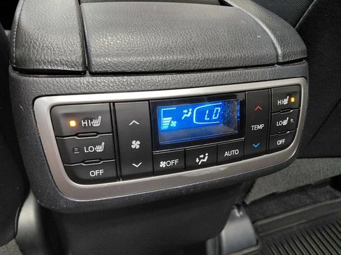 Used 2019 Toyota Highlander Limited Platinum AWD/4WD image 10