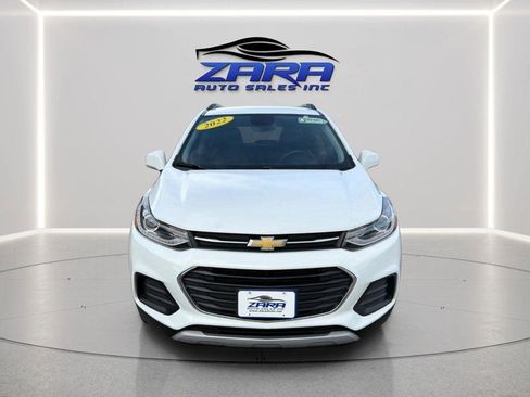 Used 2022 Chevrolet Trax LT w/ LT Convenience Package image 2