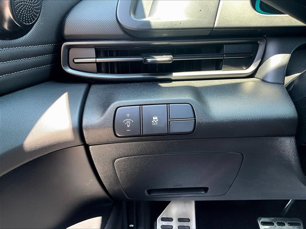 Certified 2025 Hyundai Elantra Sport FWD image 16
