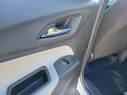 Used 2024 Chevrolet Equinox LS w/ LS Convenience Package image 13