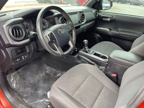 Used 2018 Toyota Tacoma TRD Off-Road w/ Technology Package image 5