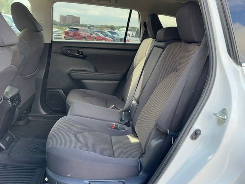 Used 2023 Toyota Highlander LE image 15