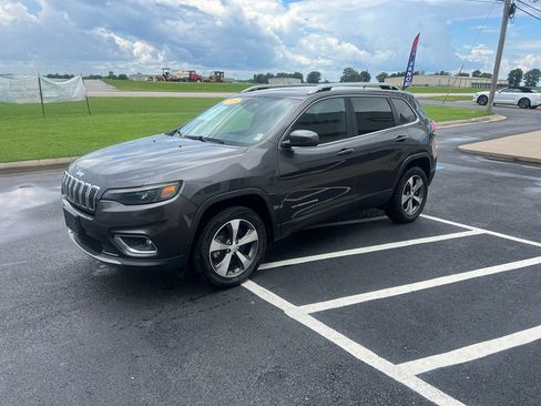 Used 2020 Jeep Cherokee Limited AWD/4WD image 3