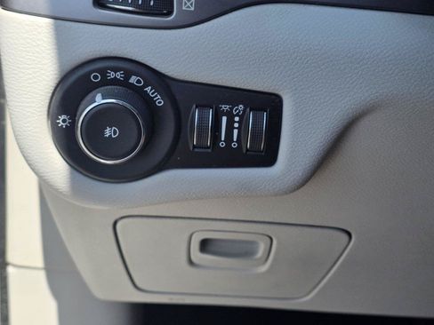 Used 2020 Jeep Cherokee Latitude Plus FWD image 25