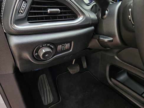 New 2026 Chrysler Pacifica Limited image 17