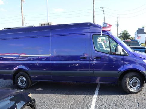 Used 2020 Mercedes-Benz Sprinter 2500 image 4