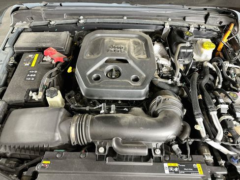 Used 2024 Jeep Wrangler Unlimited w/ Convenience Group AWD/4WD image 30