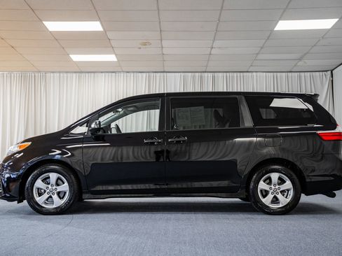 Used 2020 Toyota Sienna L image 5