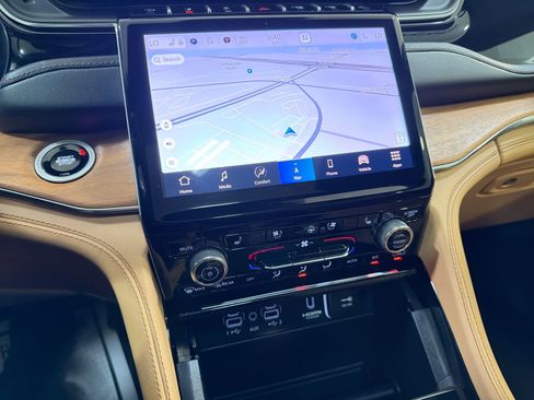 Used 2025 Jeep Grand Cherokee L Summit image 19