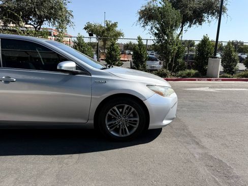 Used 2015 Toyota Camry SE FWD image 4