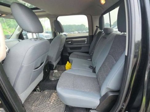 Used 2019 RAM 1500 Classic SLT w/ Black Appearance Group AWD/4WD image 5