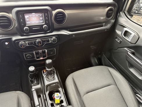 Used 2019 Jeep Wrangler Unlimited Sport S AWD/4WD image 22