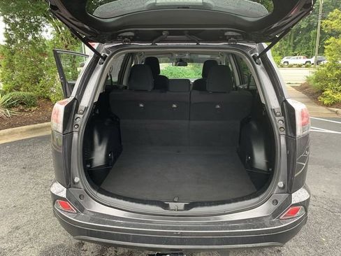 Used 2017 Toyota RAV4 LE w/ Carpet Mat Package AWD/4WD image 31