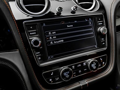 Used 2019 Bentley Bentayga image 68