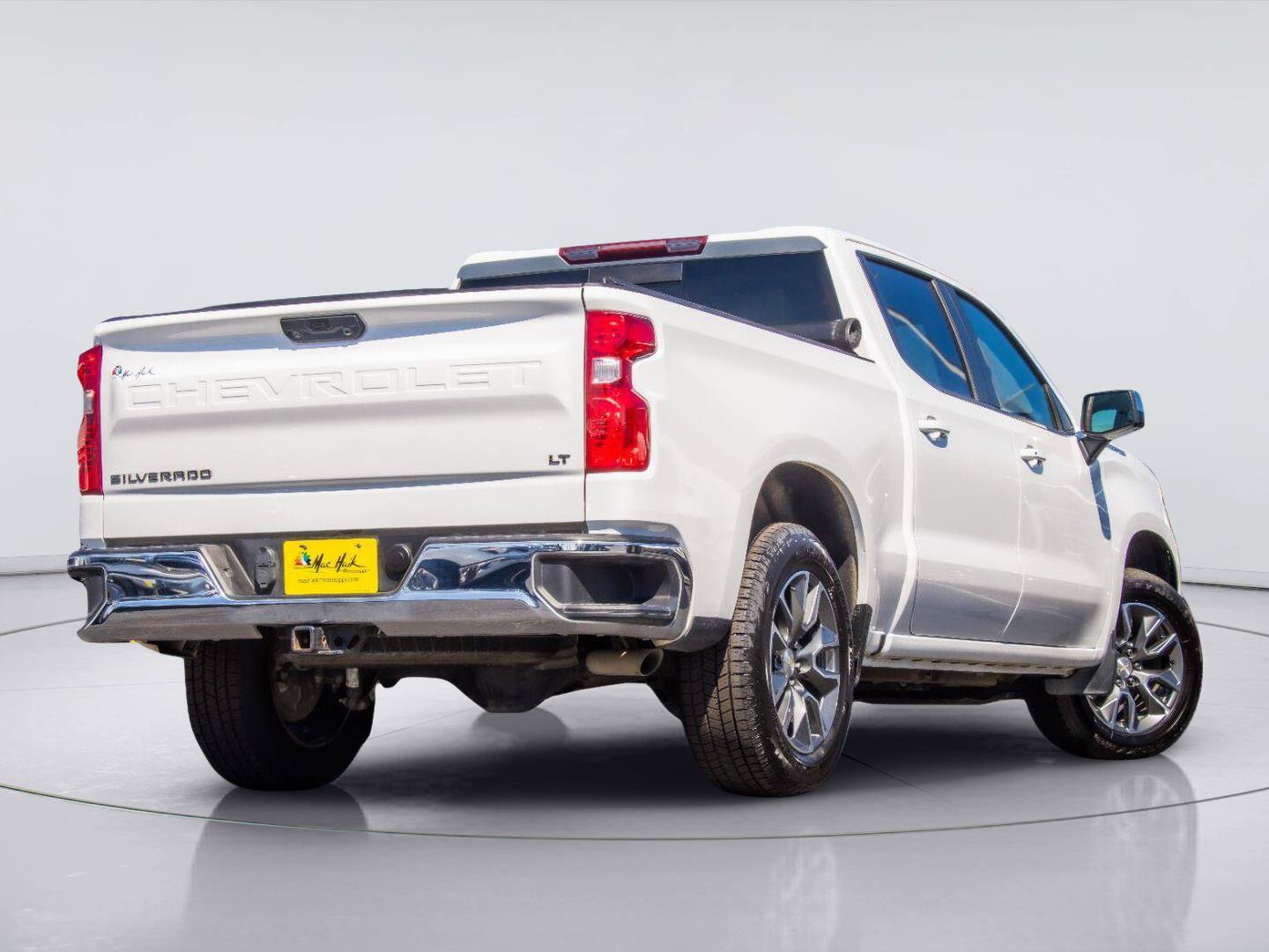 Used 2024 Chevrolet Silverado 1500 LT w/ Leather Package RWD image 4