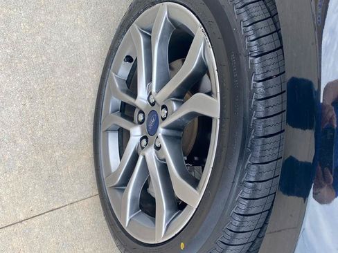 Used 2017 Ford Fusion SE w/ Equipment Group 201A FWD image 11