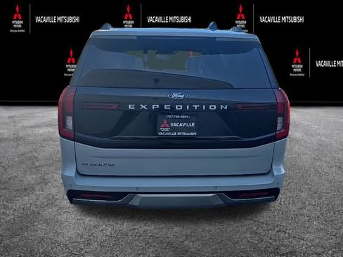 Used 2025 Ford Expedition Platinum AWD/4WD image 3