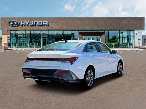 New 2026 Hyundai Elantra Limited FWD image 8