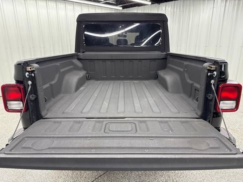 Used 2023 Jeep Gladiator Sport AWD/4WD image 9