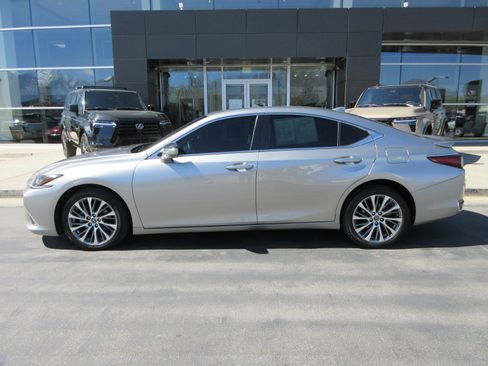 Used 2021 Lexus ES 250 w/ Premium Package image 3