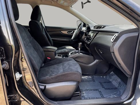 Used 2016 Nissan Rogue SV image 19