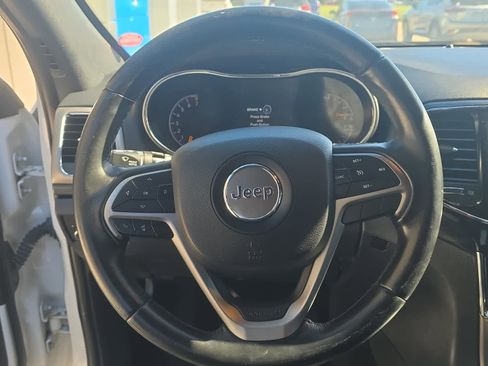 Used 2020 Jeep Grand Cherokee Laredo w/ 18" Wheel & 8.4" Radio Group image 16