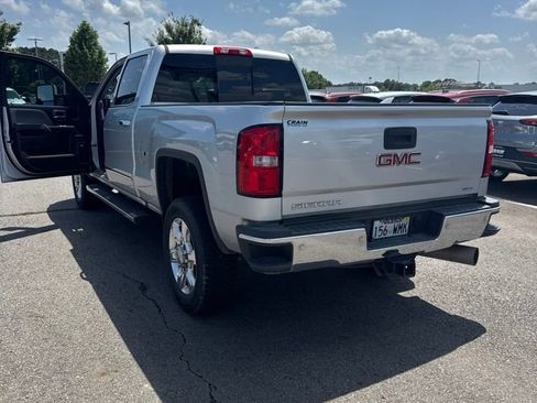 Used 2018 GMC Sierra 2500 SLT w/ Duramax Plus Package AWD/4WD image 6