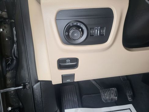 Used 2024 Jeep Grand Cherokee L Limited w/ Luxury Tech Group II image 5