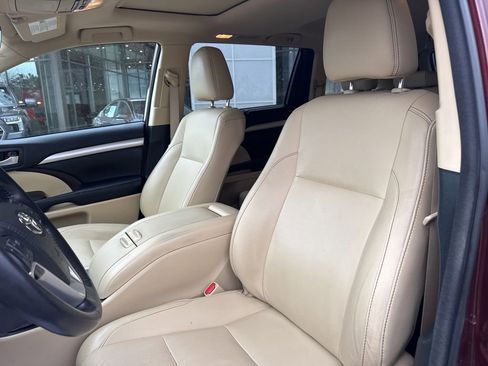 Used 2018 Toyota Highlander XLE image 12