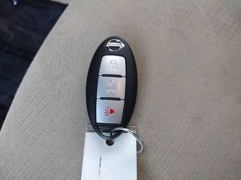 Used 2016 Nissan Rogue SV image 30