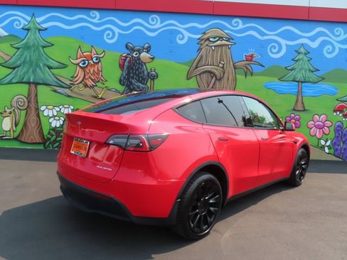 Used 2021 Tesla Model Y Long Range AWD/4WD image 4