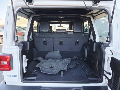 Used 2022 Jeep Wrangler Unlimited Sahara w/ Safety Group image 18