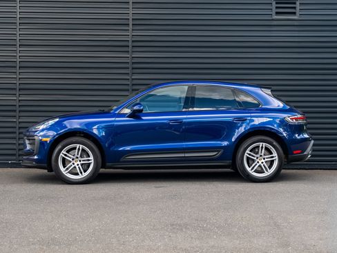 Used 2024 Porsche Macan AWD/4WD image 2