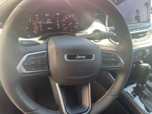 Used 2025 Jeep Compass Limited image 29