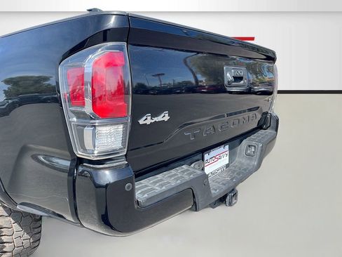 Used 2021 Toyota Tacoma Limited AWD/4WD image 36