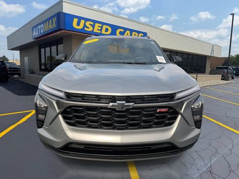 Used 2025 Chevrolet Trax RS w/ Driver Confidence Package FWD image 3