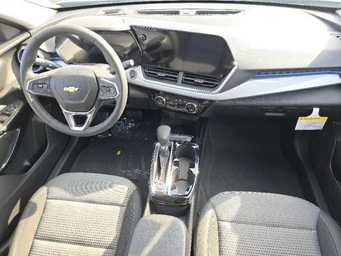 Certified 2025 Chevrolet Trax LT w/ Driver Confidence Package image 23