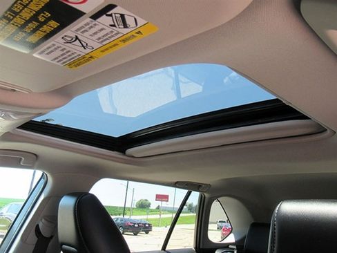 Used 2022 Toyota RAV4 Limited AWD/4WD image 33